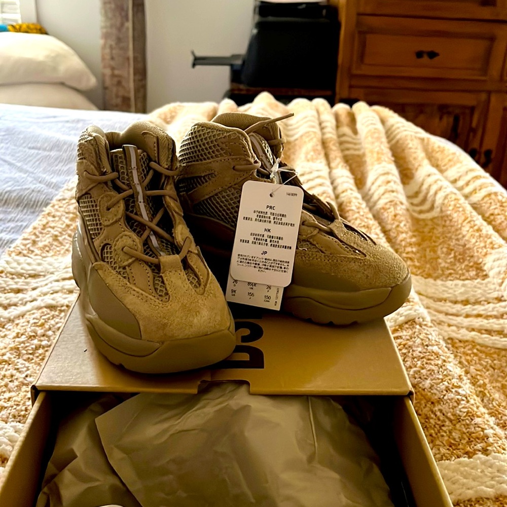 Adidas Yeezy high top never worn still has tags